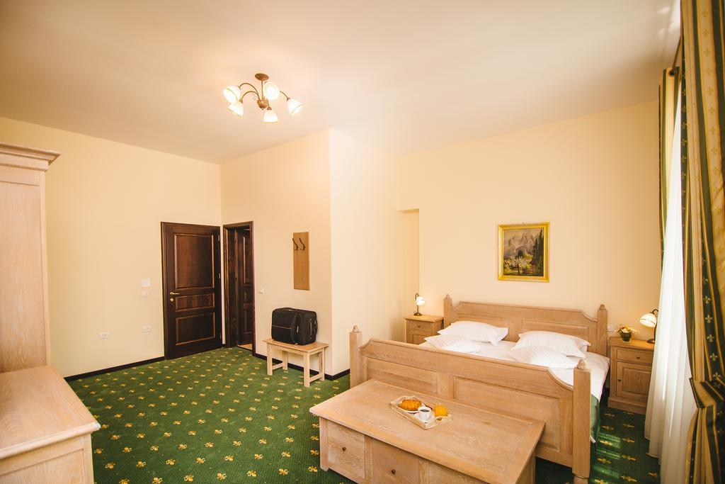 Karlhof Hotell Sebeş Eksteriør bilde