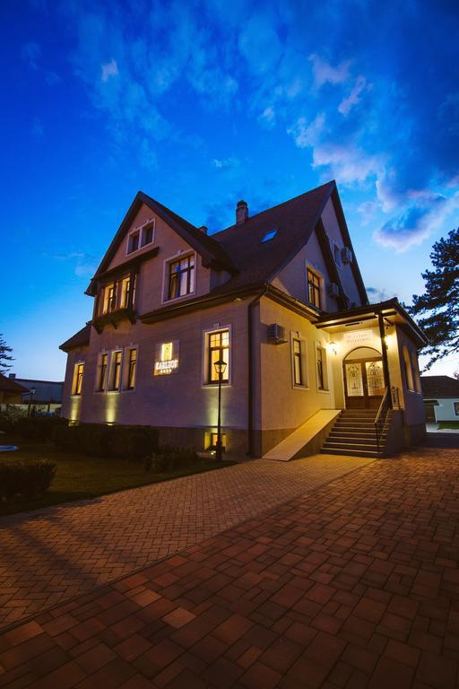 Karlhof Hotell Sebeş Eksteriør bilde