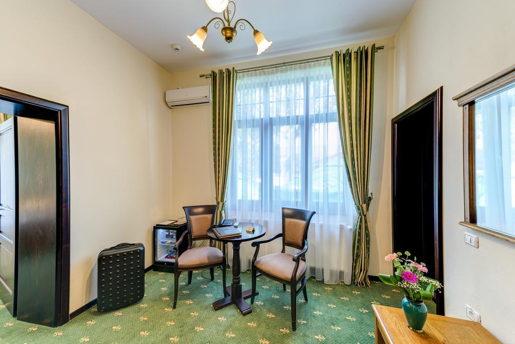 Karlhof Hotell Sebeş Eksteriør bilde