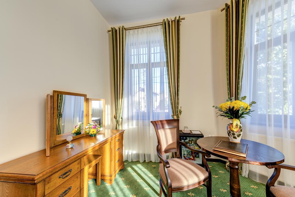 Karlhof Hotell Sebeş Eksteriør bilde