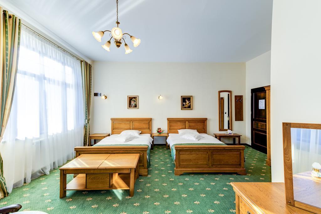 Karlhof Hotell Sebeş Eksteriør bilde