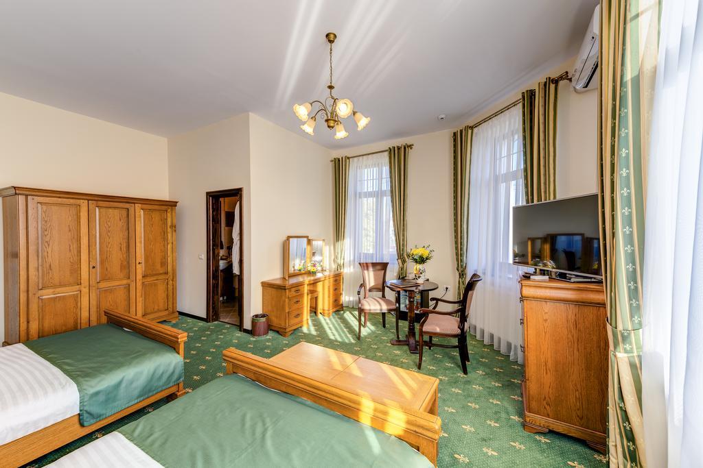 Karlhof Hotell Sebeş Eksteriør bilde