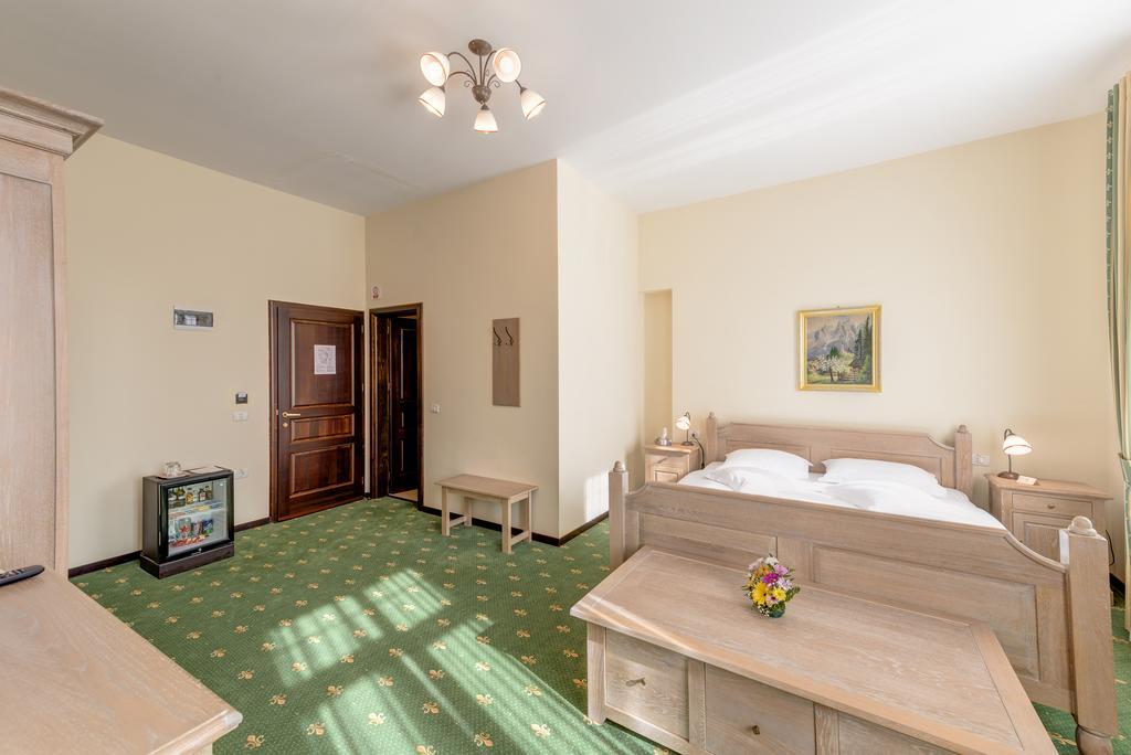 Karlhof Hotell Sebeş Eksteriør bilde