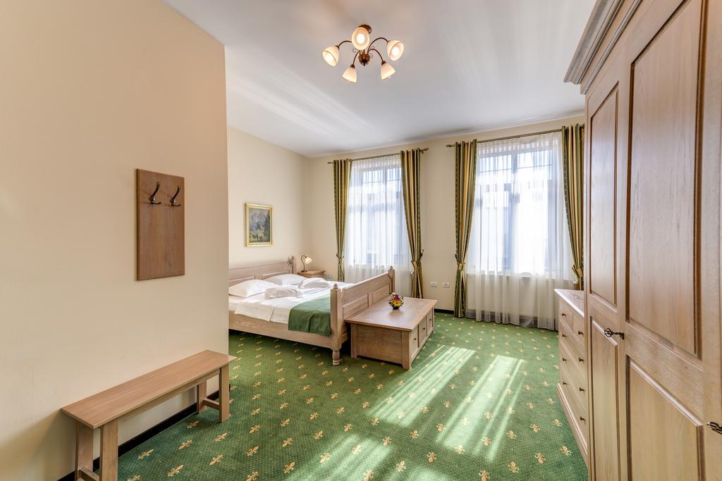 Karlhof Hotell Sebeş Eksteriør bilde