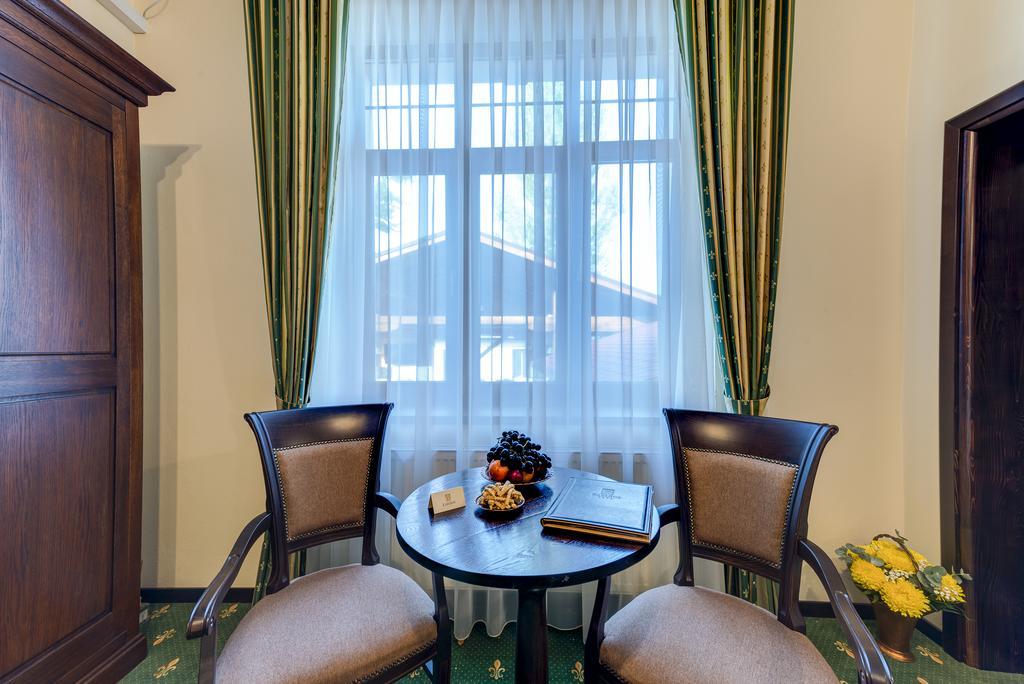 Karlhof Hotell Sebeş Eksteriør bilde