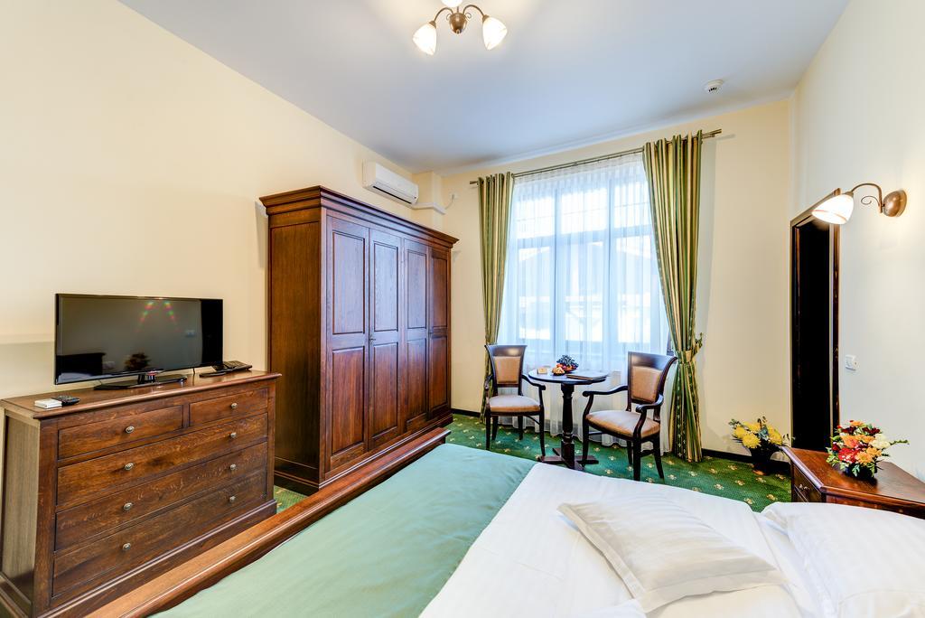 Karlhof Hotell Sebeş Eksteriør bilde
