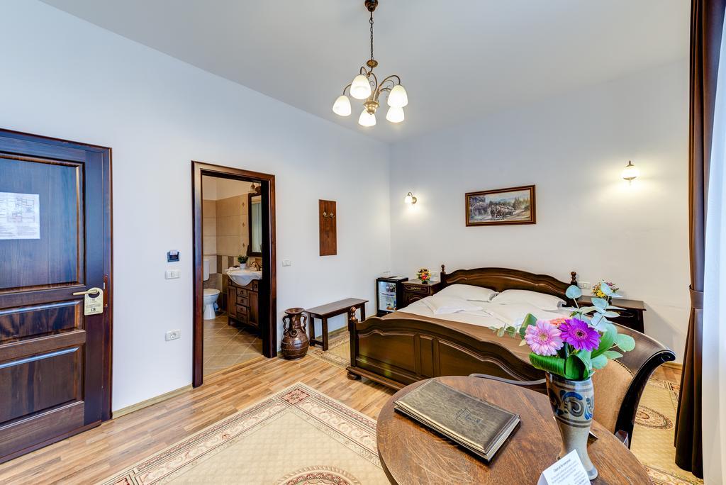 Karlhof Hotell Sebeş Eksteriør bilde