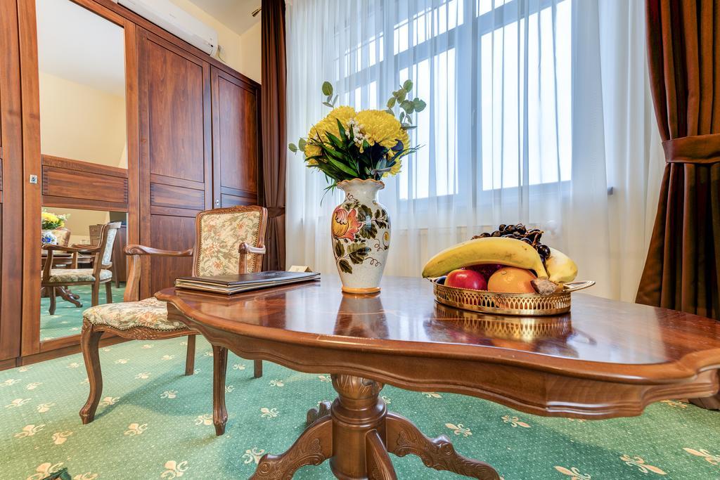 Karlhof Hotell Sebeş Eksteriør bilde