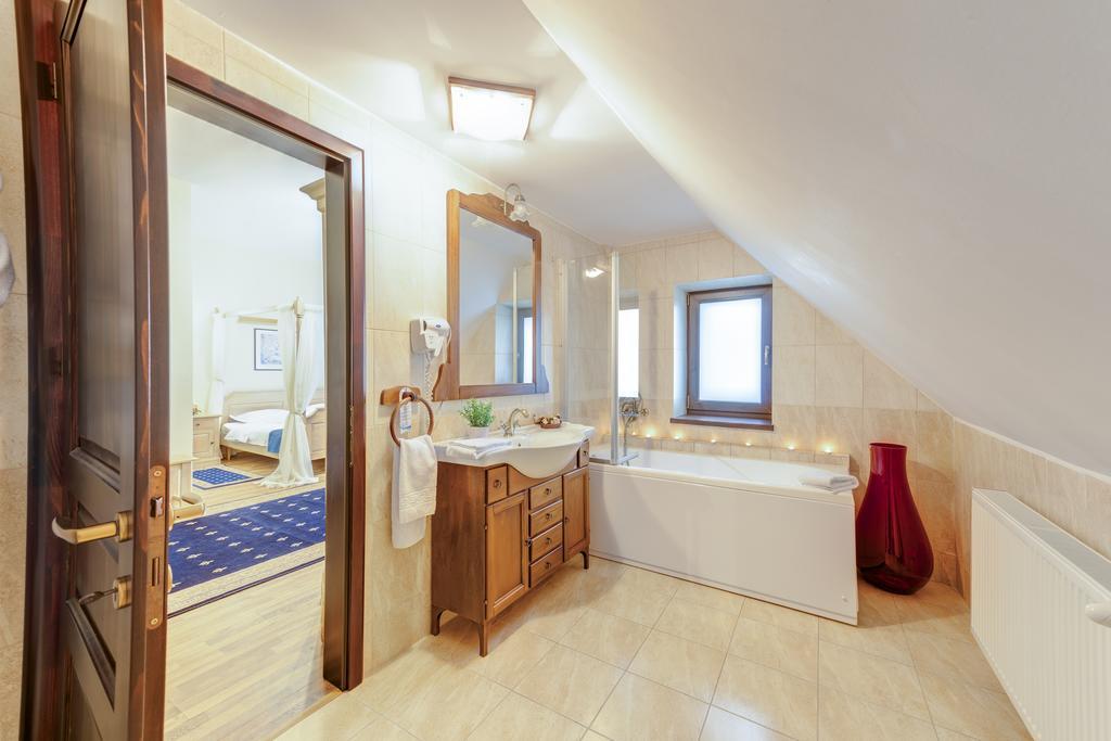 Karlhof Hotell Sebeş Eksteriør bilde